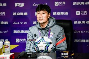 足球报：申花稳中求胜艰难止跌，新教练组带给球队不同调整